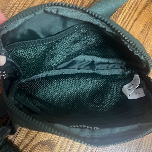 EUC Lululemon Legacy Green Everywhere Belt Bag 1L - Picture 9 of 11